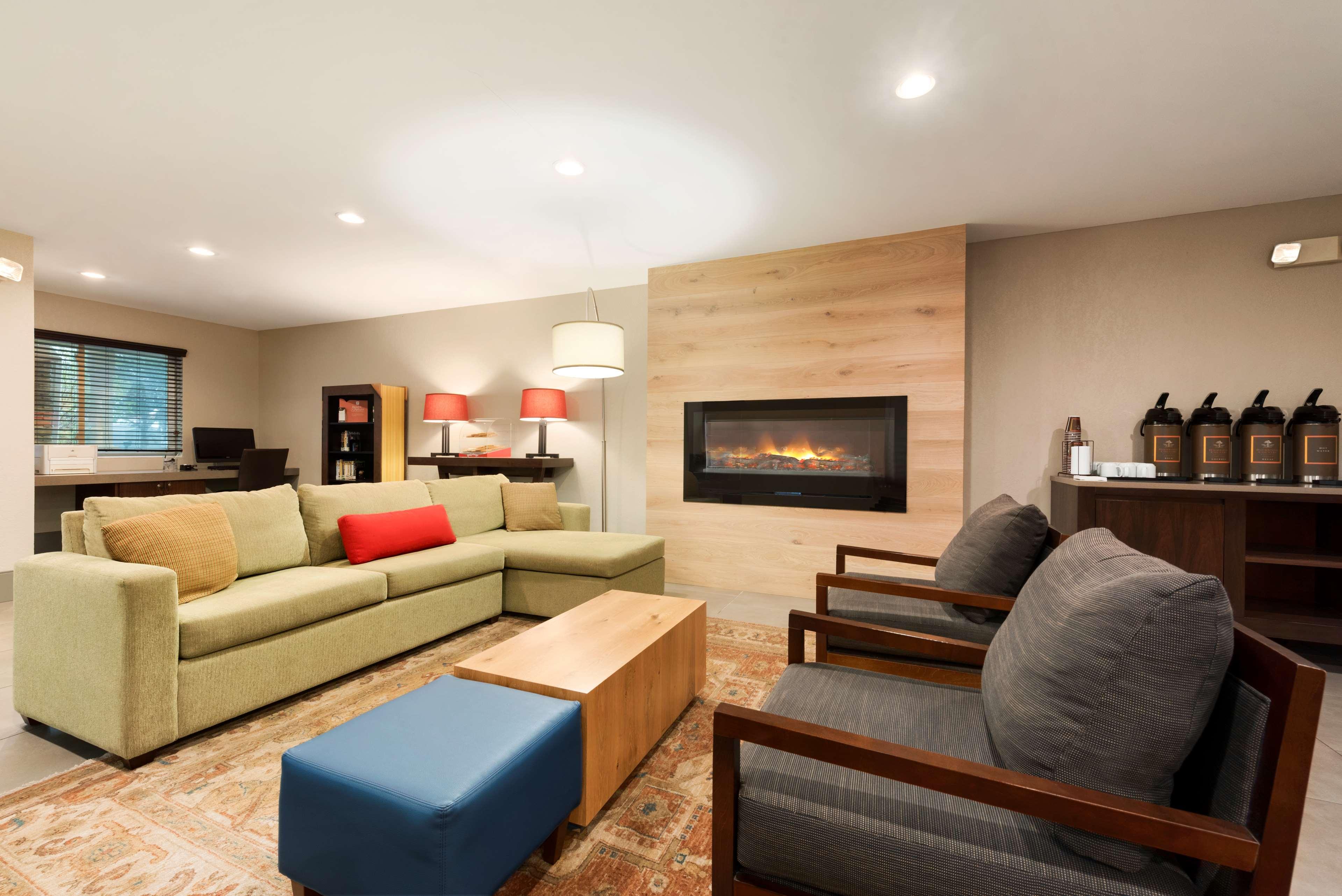 Country Inn Suites By Radisson Cedar Rapids Airport Ia 32/42