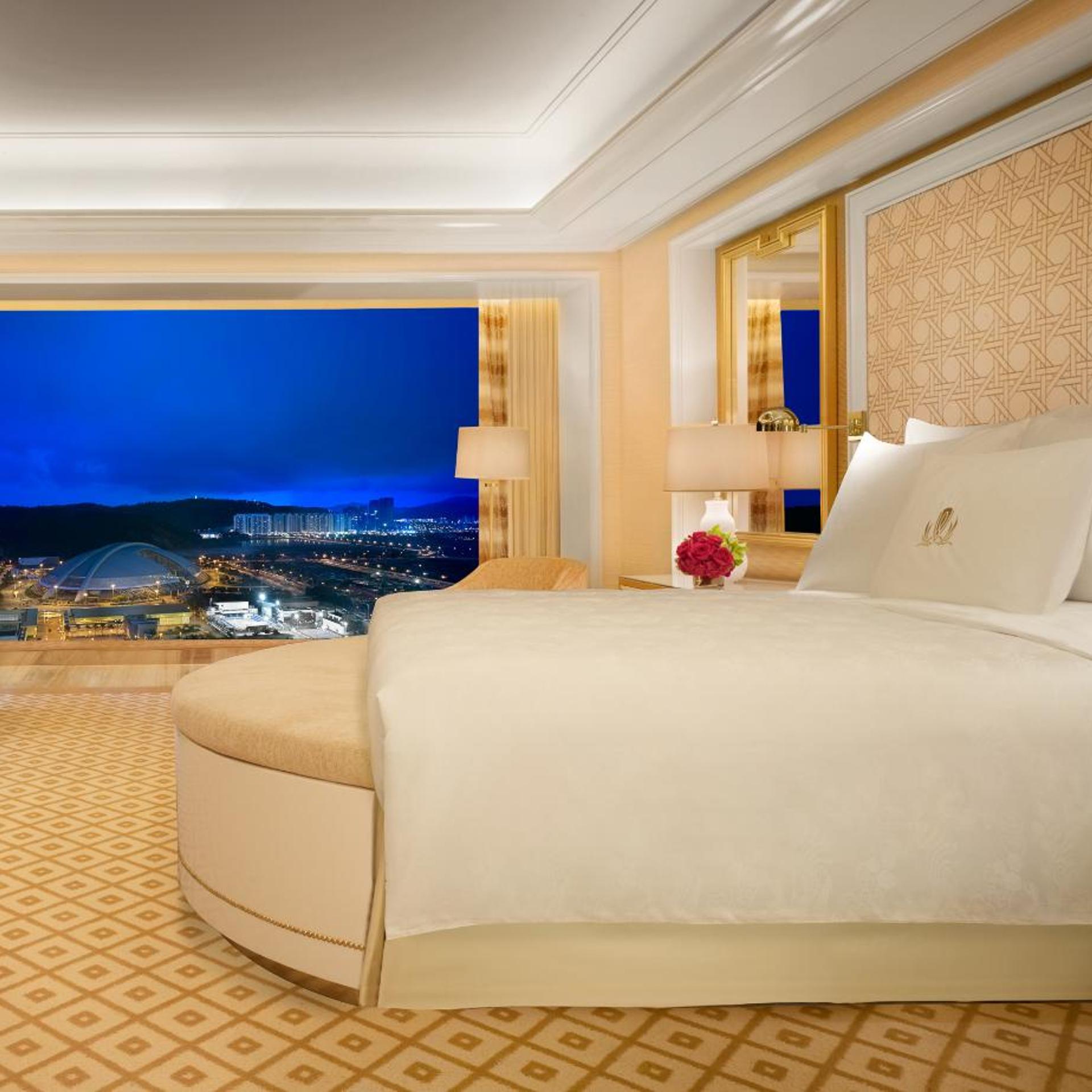 Suite, Parlor