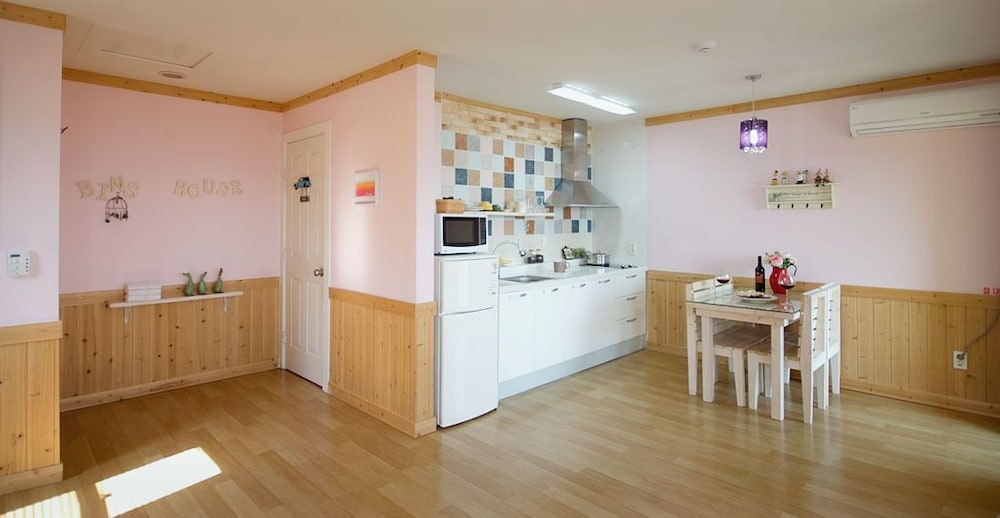 Namhae U.S. Town Bins House Pension 8/37