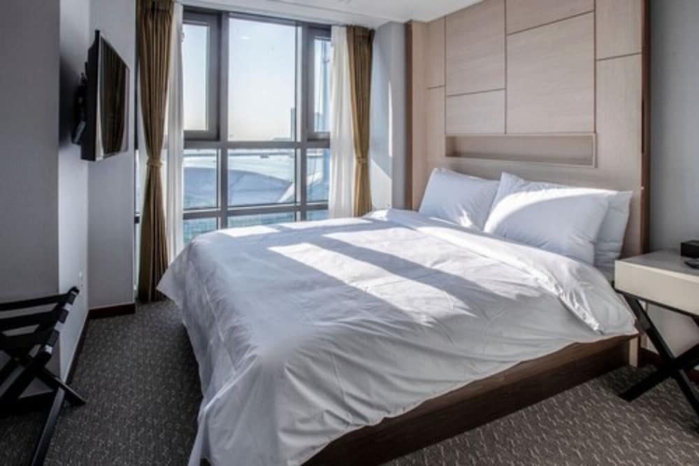 Griffin Bay Hotel 19/50