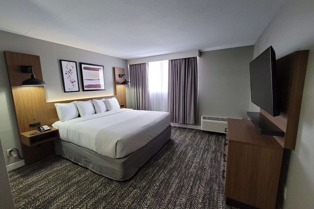 Hawthorn Suites by Wyndham Wichita Airport 14/44