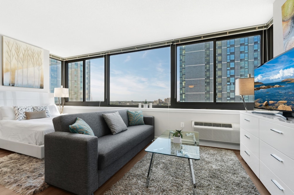Global Luxury Suites Downtown Jersey City 50/71