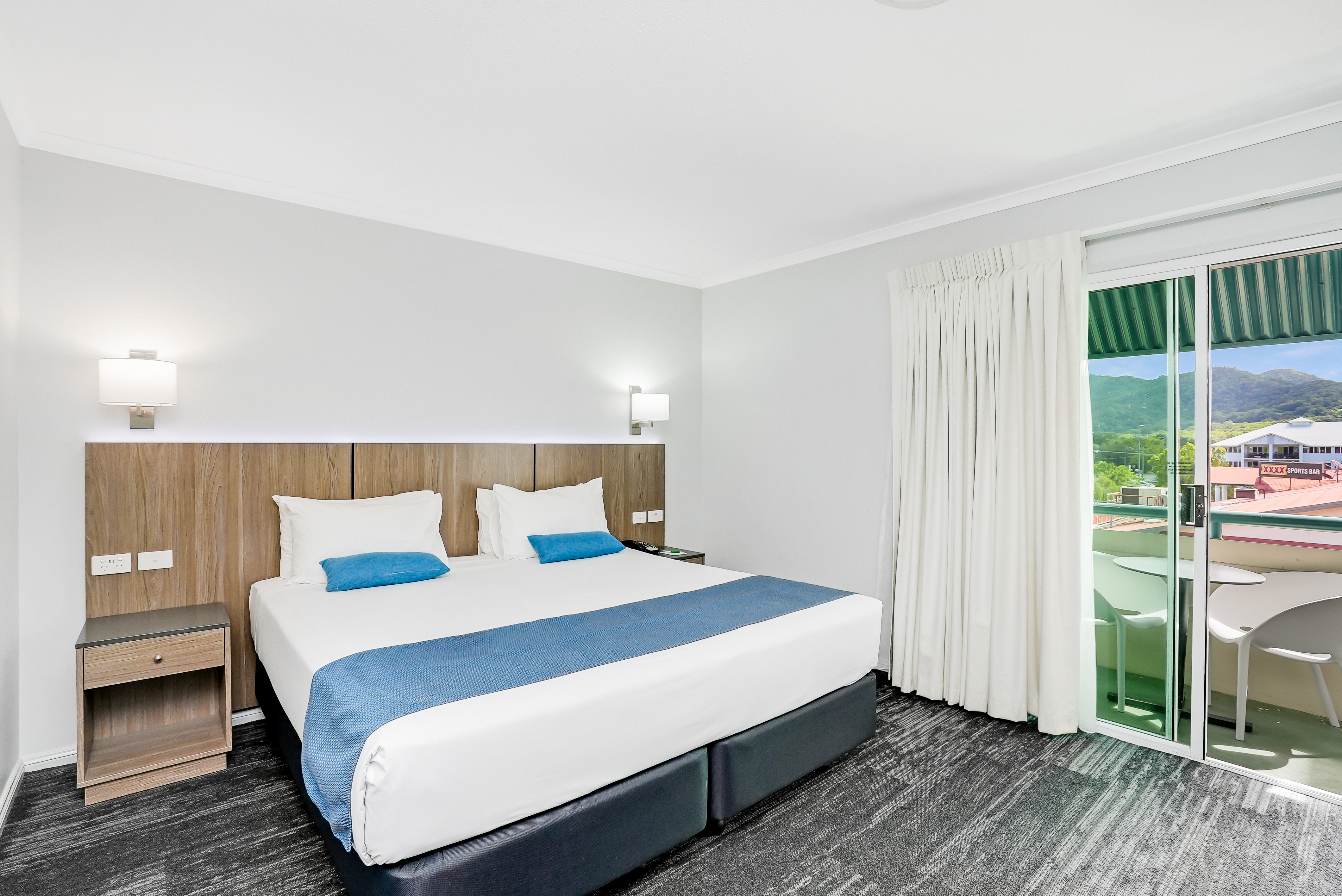 EXECUTIVE, DOUBLE OR TWIN BED