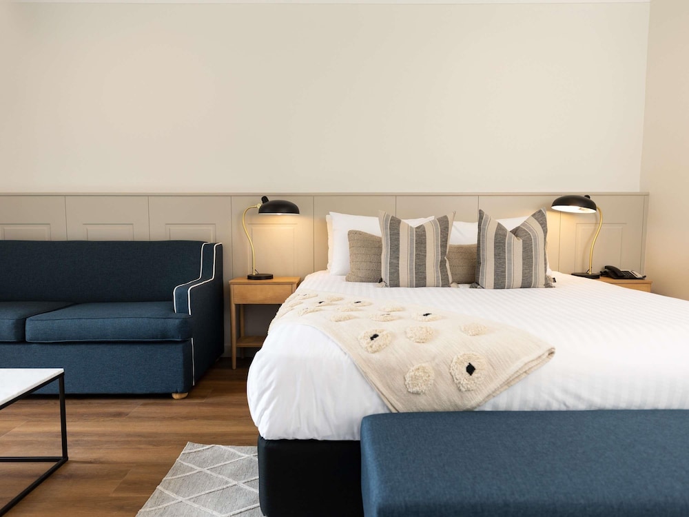 Superior, King Bed, Golf Course View