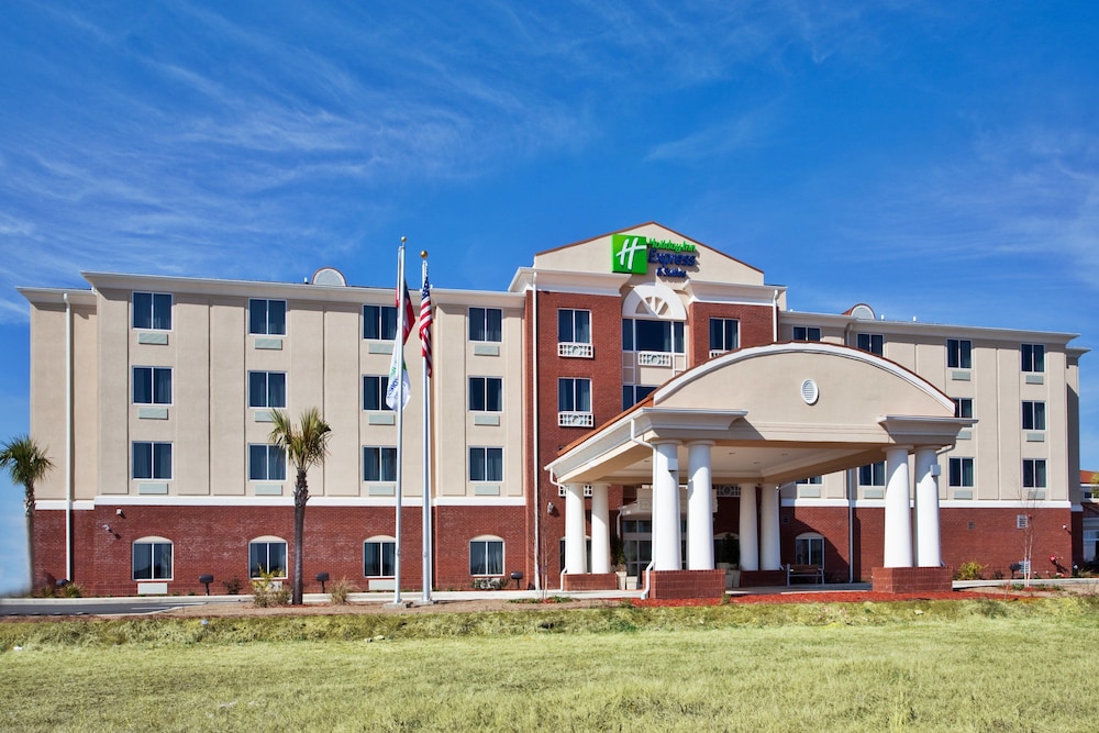 Holiday Inn Express Hotel And Suites Moultrie 1/50