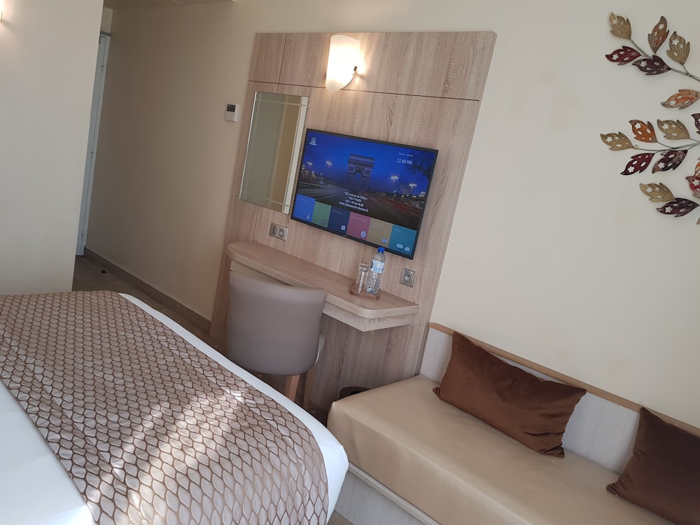 Hotel Champerret Elysees 47/70
