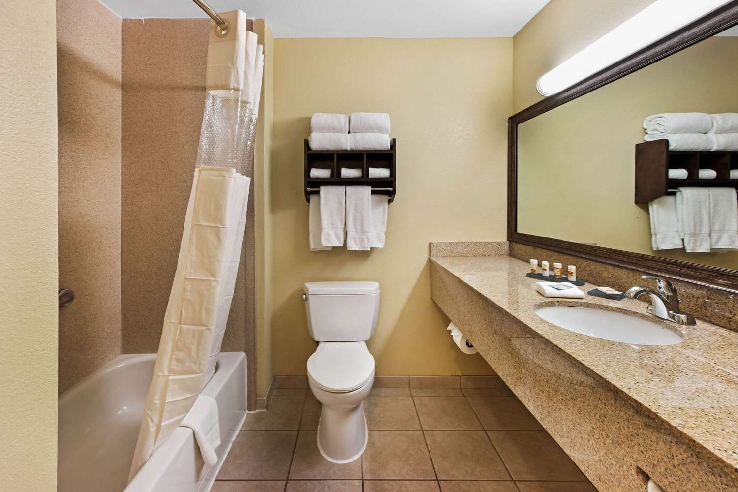 La Quinta Inn & Suites by Wyndham Albuquerque Midtown 53/57