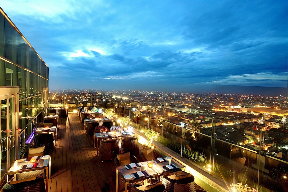 Cambridge Hotel Medan (ex Grand Swiss Belhotel Medan) 69/71