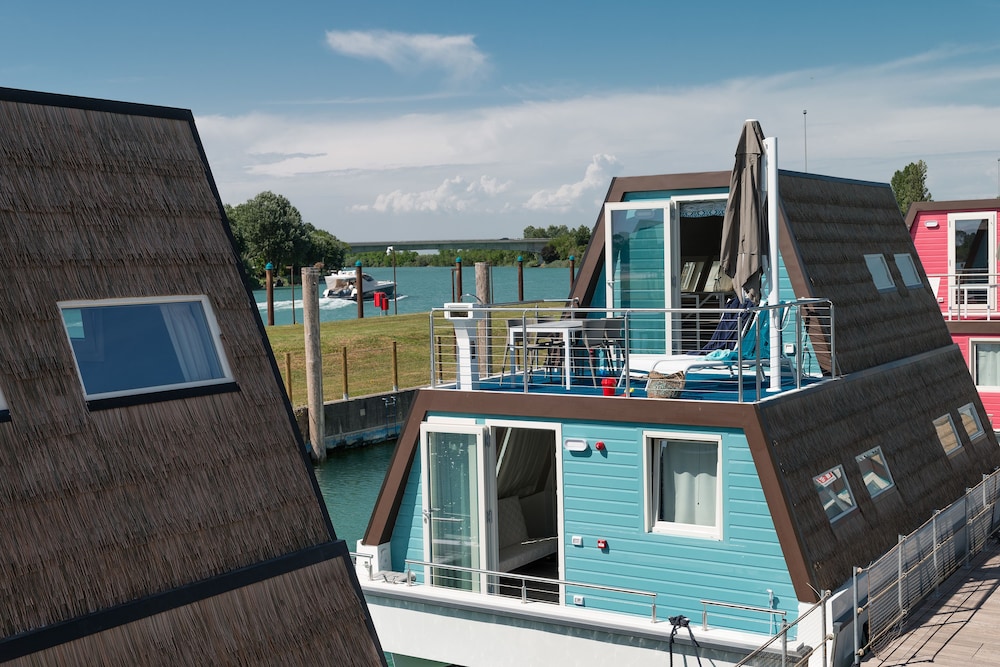 Marina Azzurra Resort 5/50
