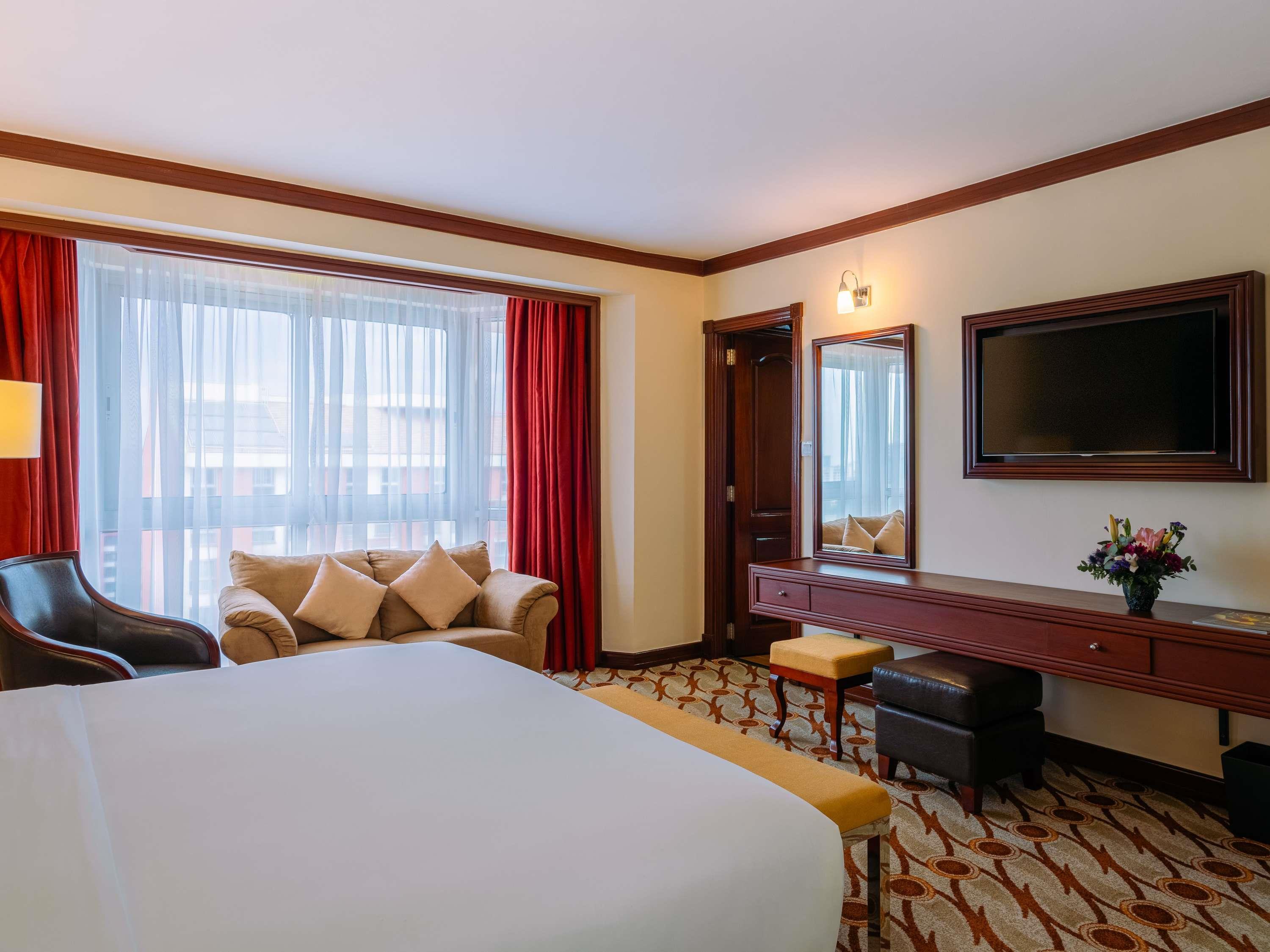 SUITE 1 BEDROOM POOL VIEW