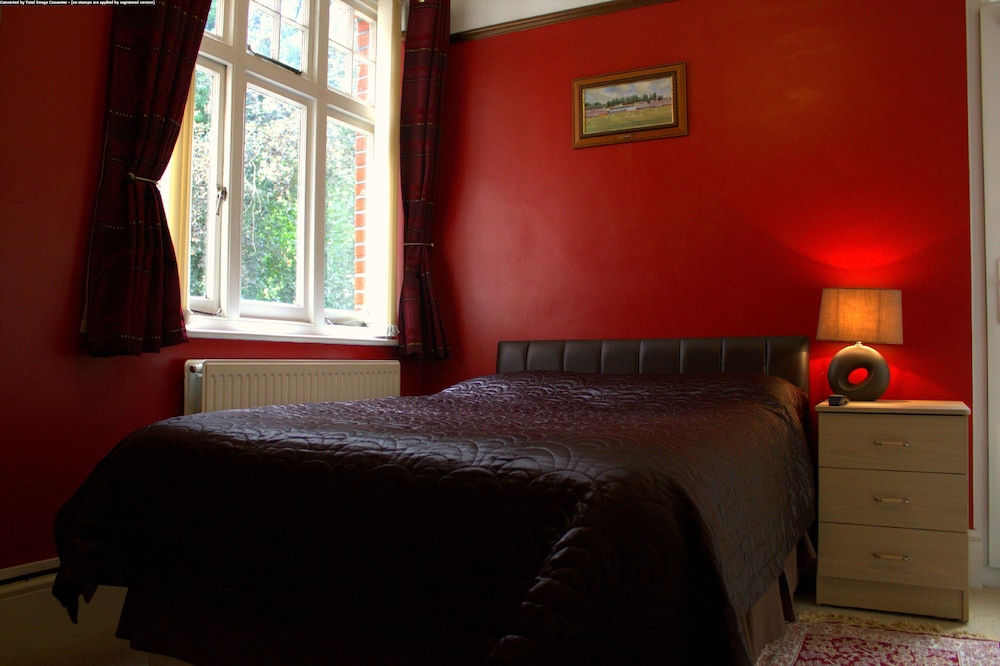 Gatwick Turret Guest House 23/45