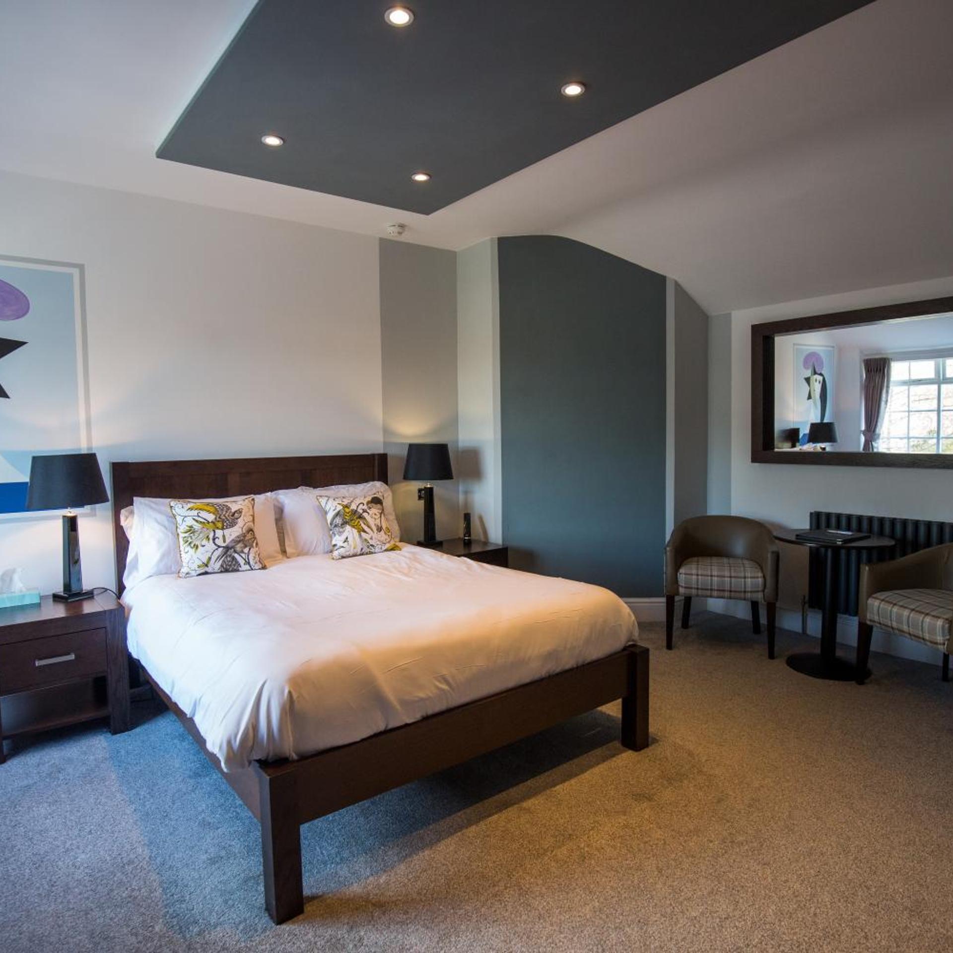 Suite, King Bed, Country View