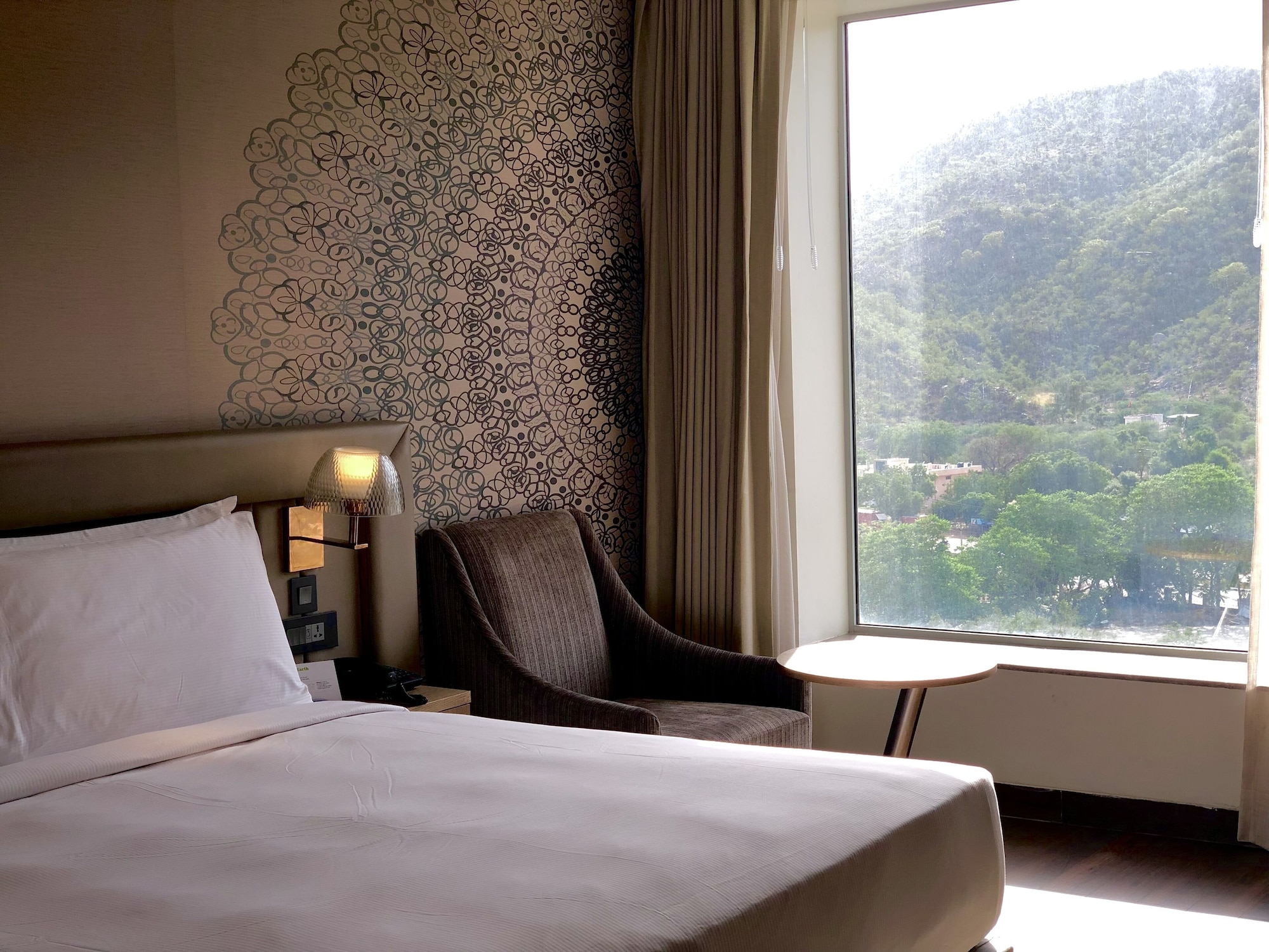 DELUXE, SUITE, KING BED