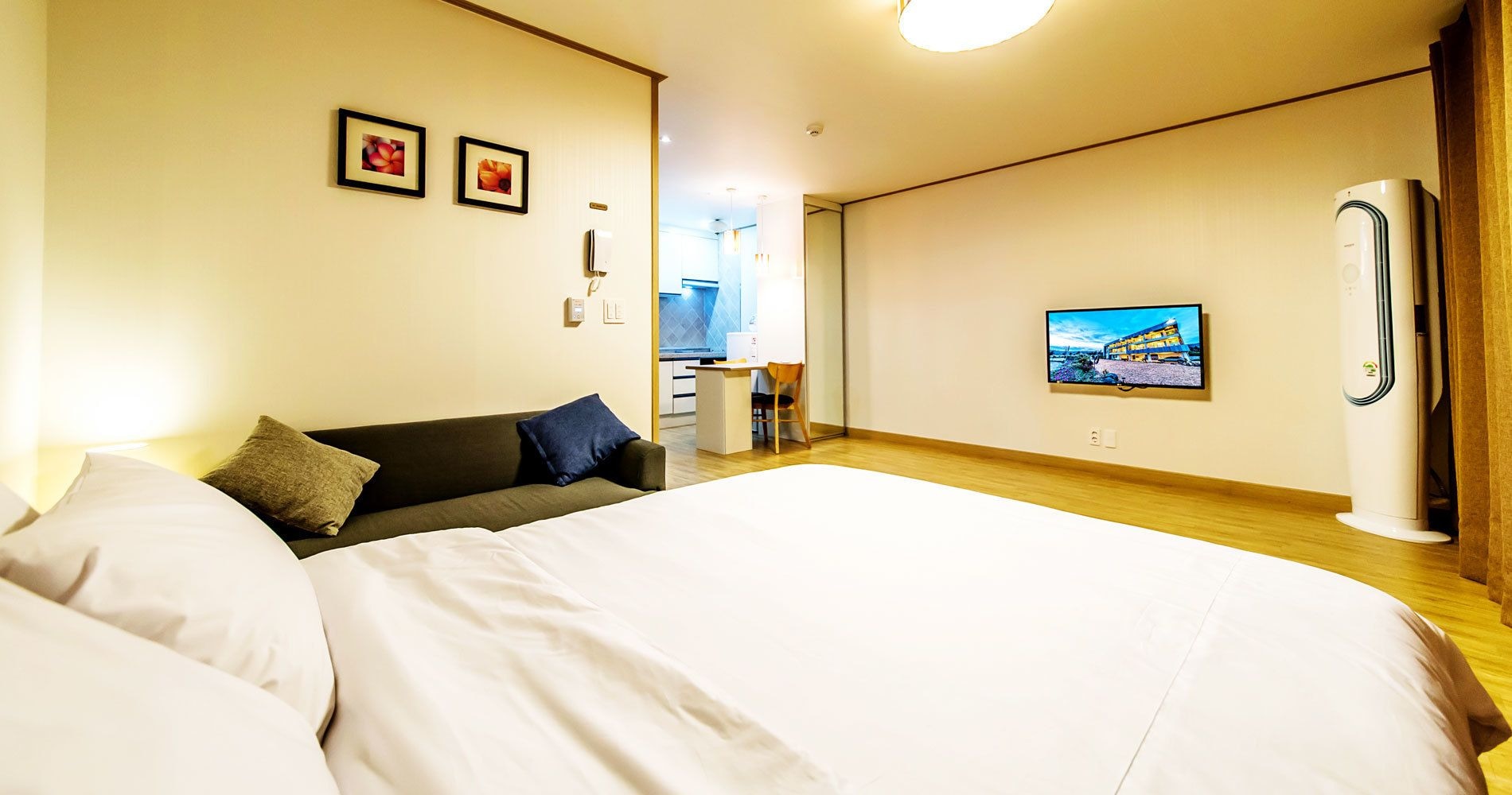 DELUXE, DOUBLE BED