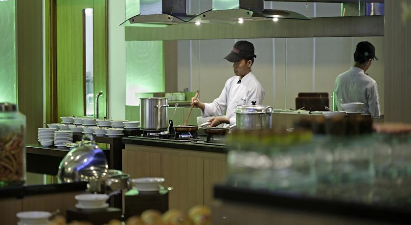 Hotel Santika Palu 8/36