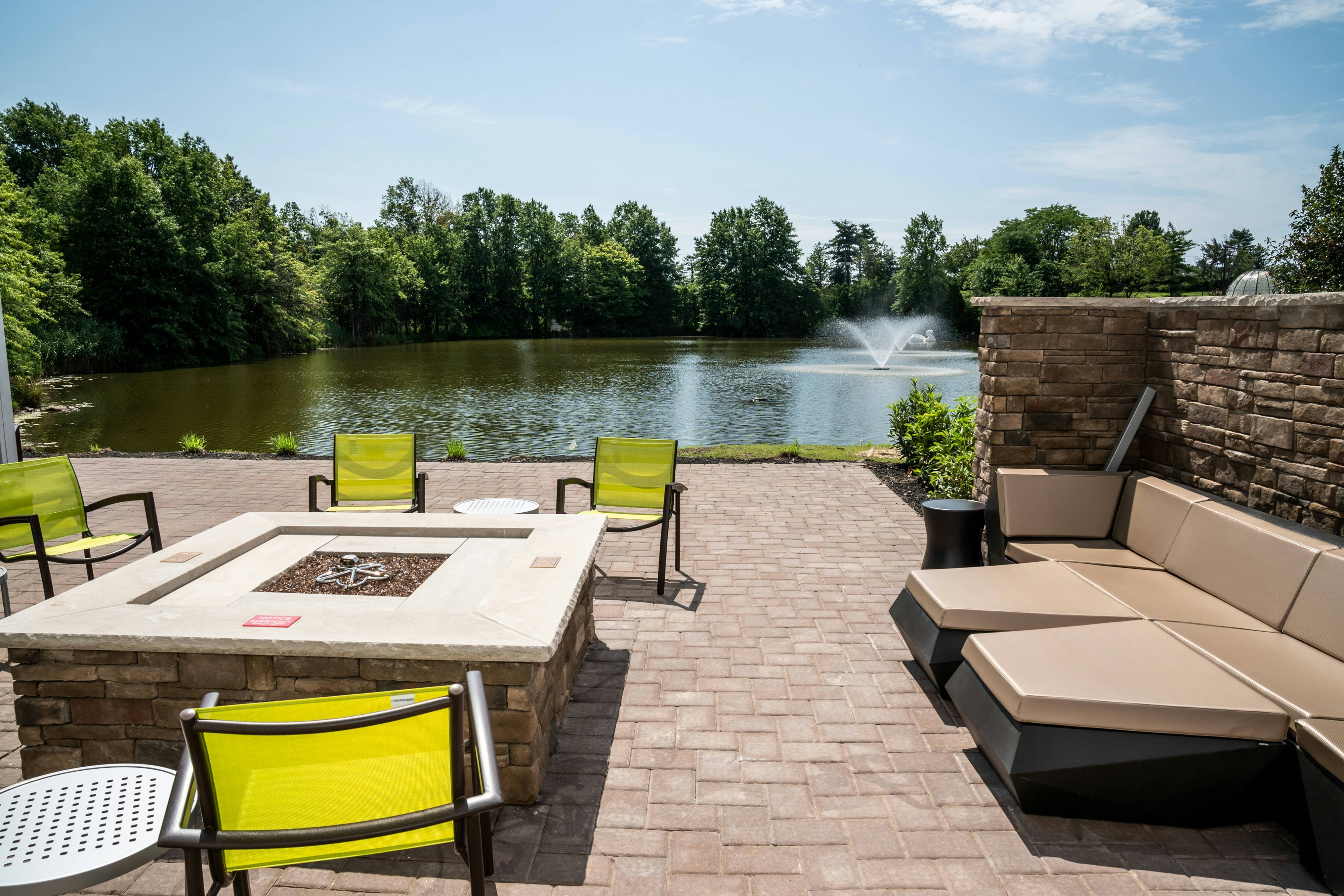 SpringHill Suites by Marriott Woodbridge 2/5