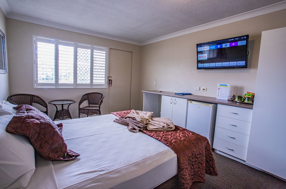 Motel, Suite, Queen Bed