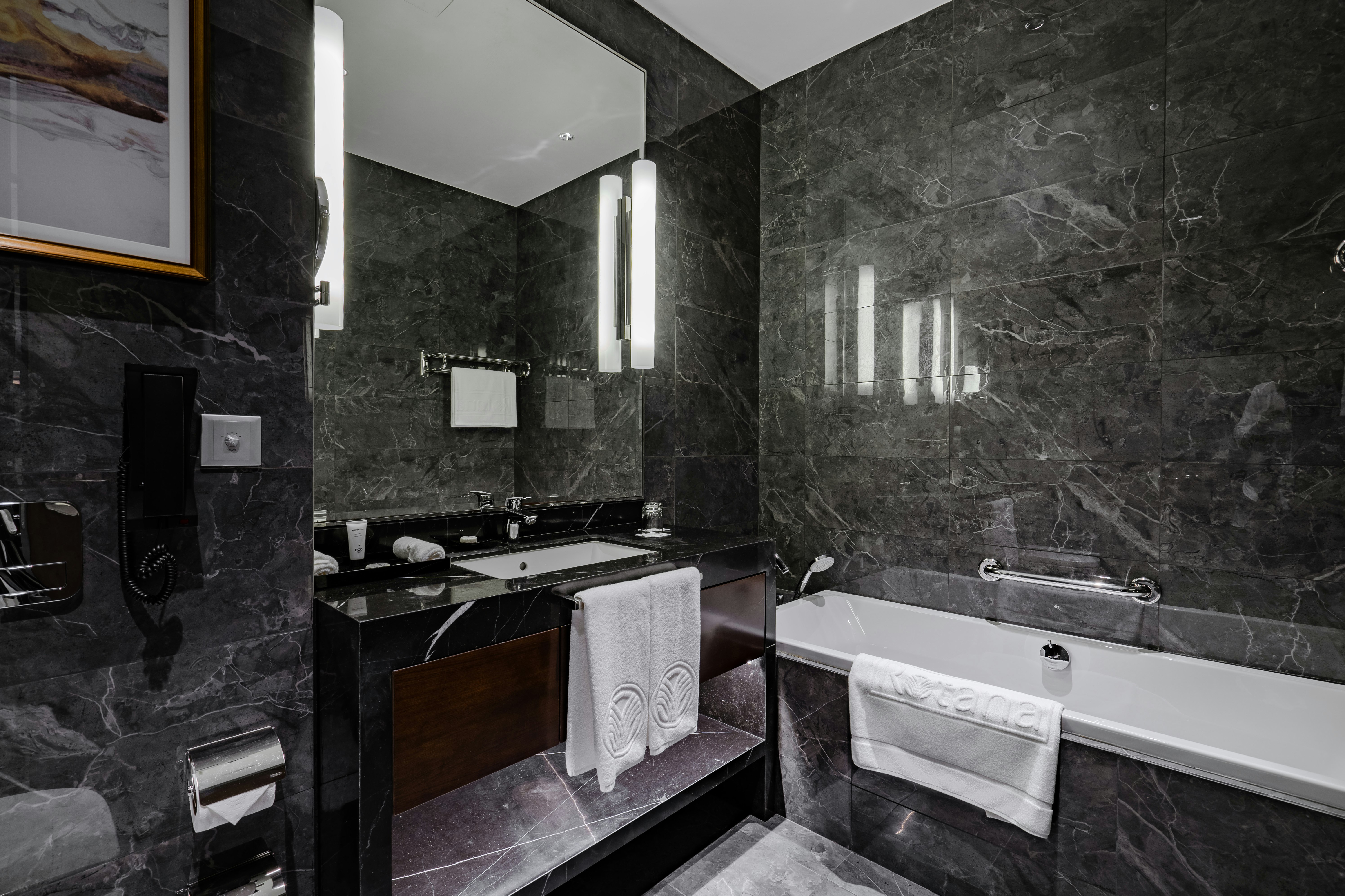 Room, King Bed, Sea or City View، Johari Rotana 4/5