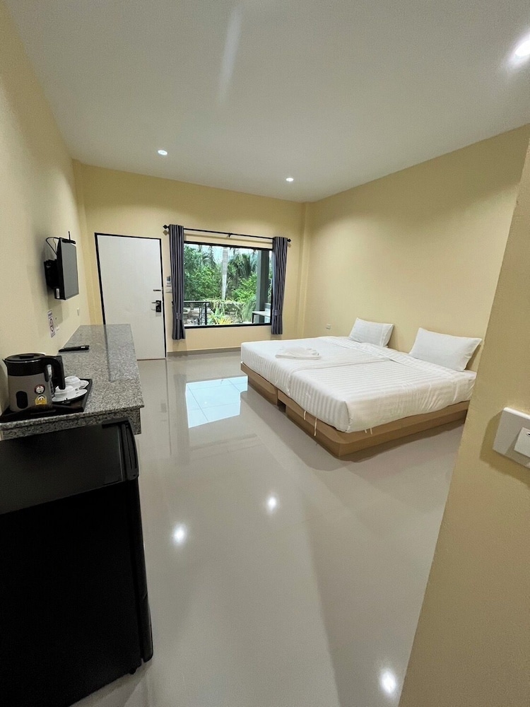 SUPERIOR, DOUBLE OR TWIN BED