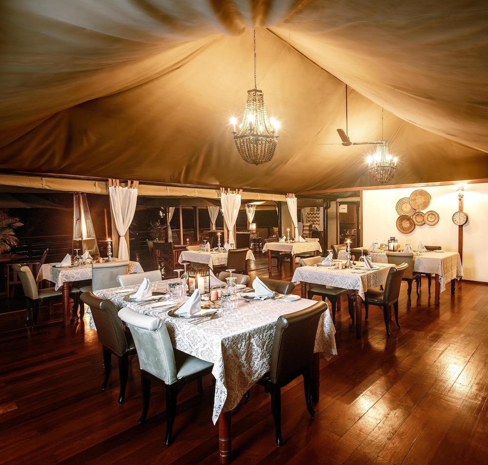 OLARE MARA KEMPINSKI MASAI MARA 37/50