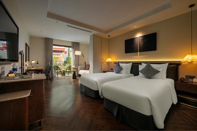 Suite, Twin Beds, Garden or City View, Balcony, Smoking