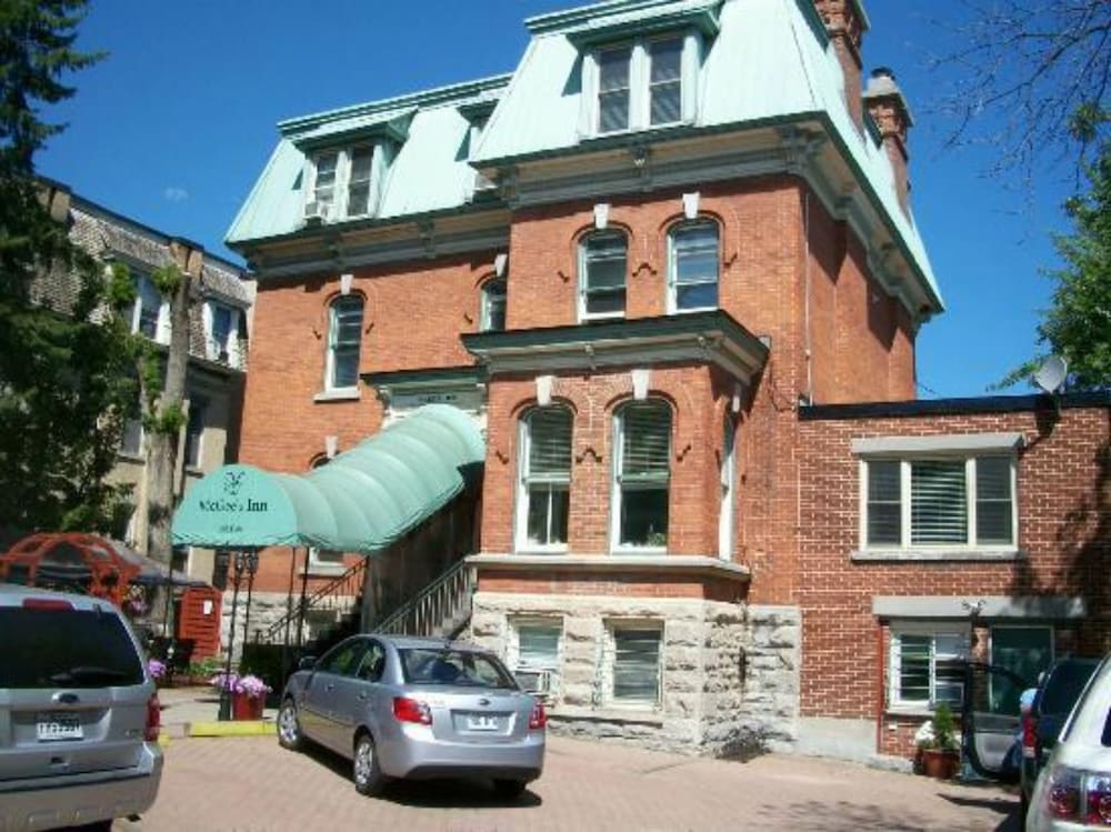 Auberge Mcgees Inn 1/75
