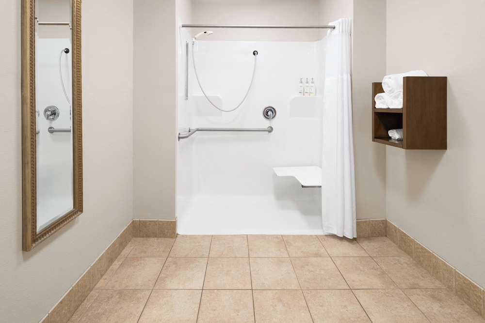 جناح استوديو بسرير كينج بمطبخ لذوي الإعاقة، Staybridge Suites Harrisburg Hershey 5/6