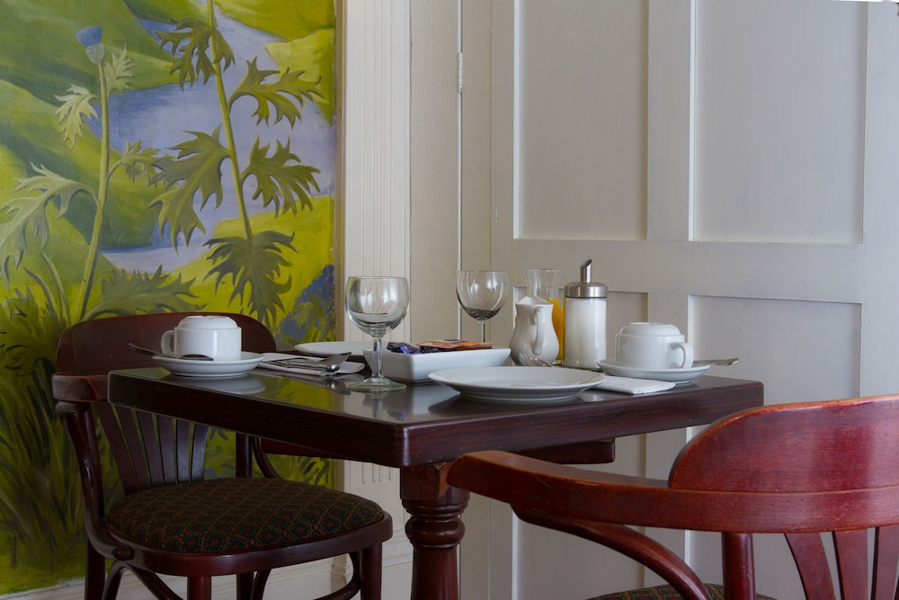 Edinburgh Thistle Hotel 45/50