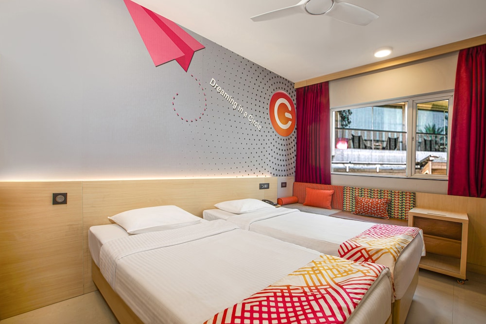 LUXURY, TWIN BEDS