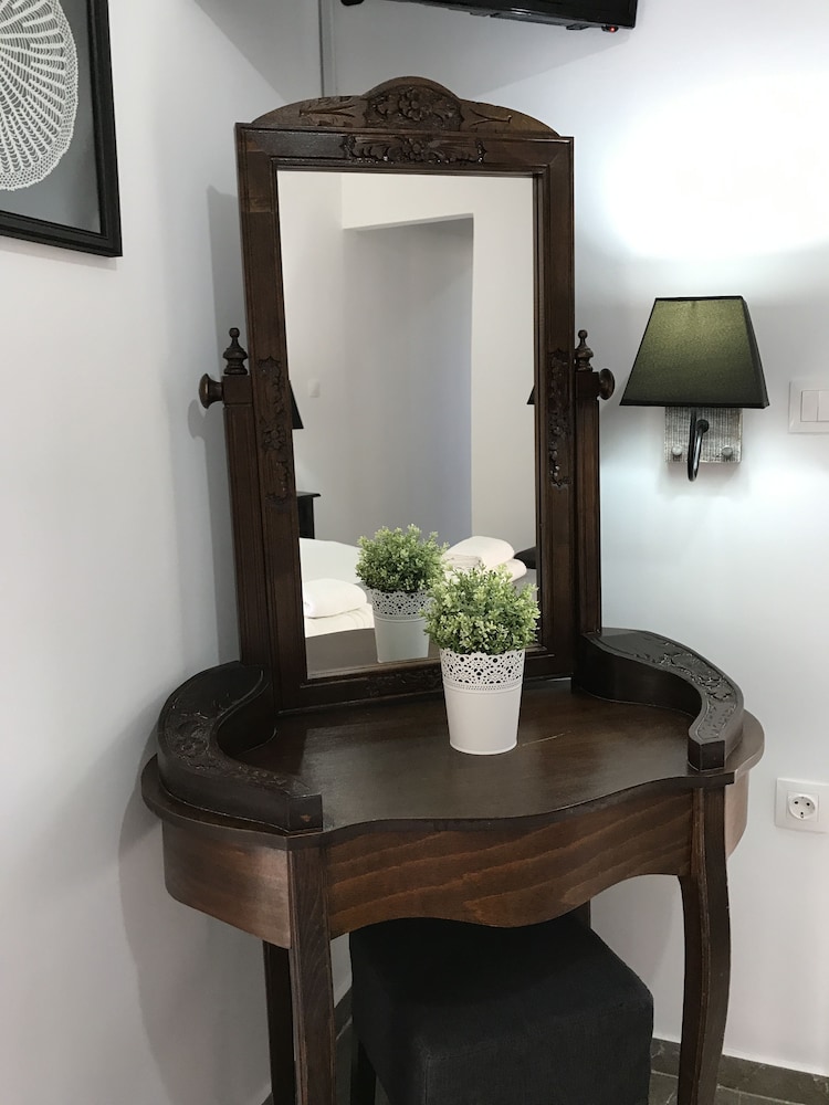 Aloe Luxury Apartments And Suites 42/50