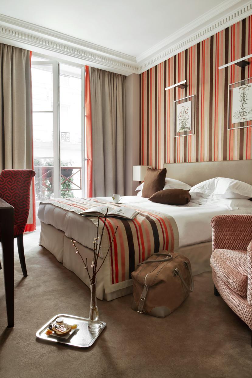 ROOM, DOUBLE BED