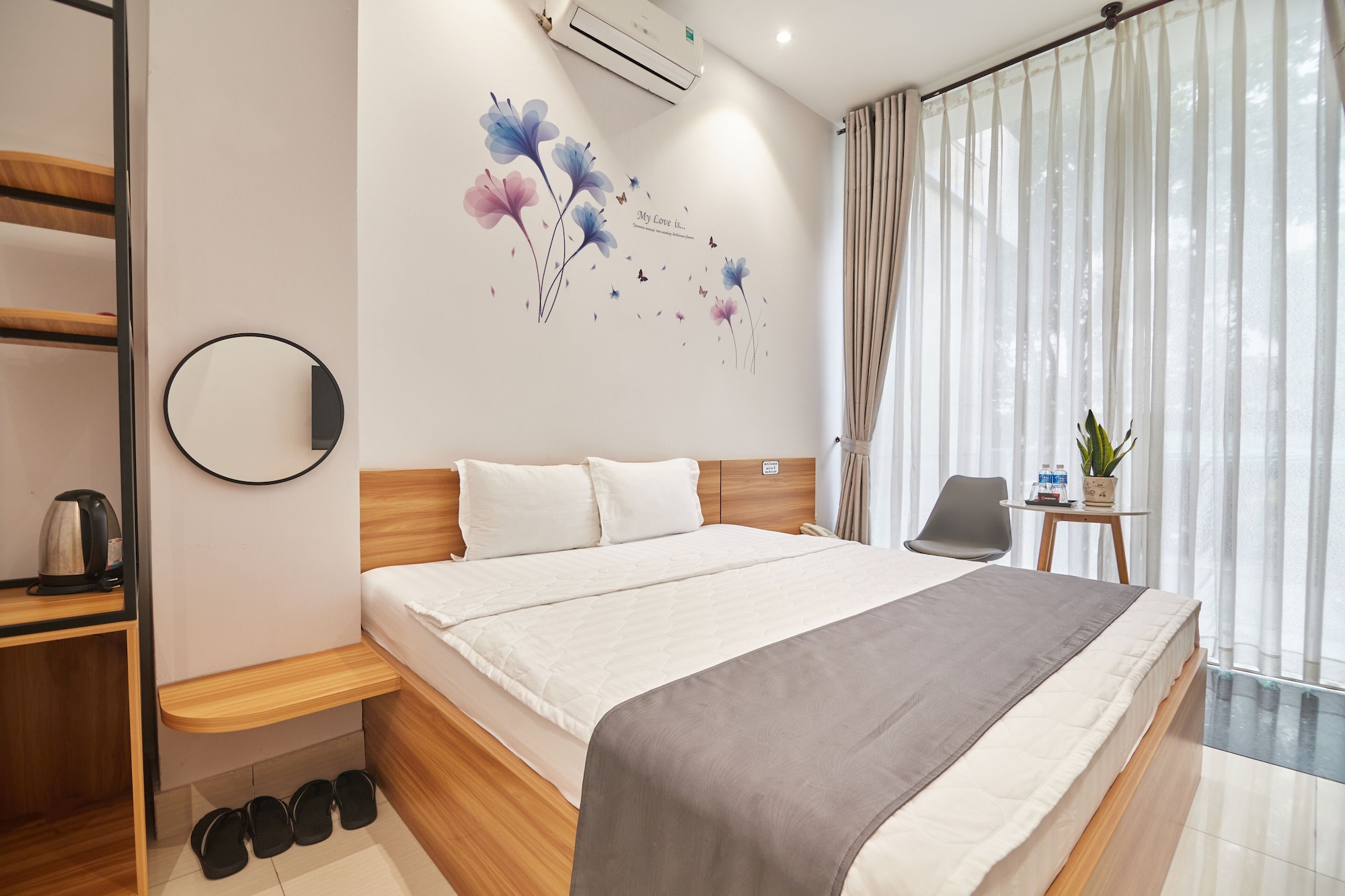 DELUXE, DOUBLE BED
