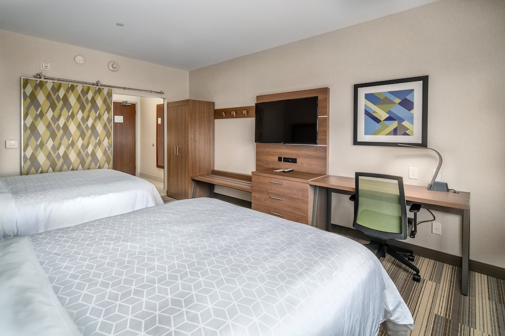 Standard, 2 Queen Beds, Accessible