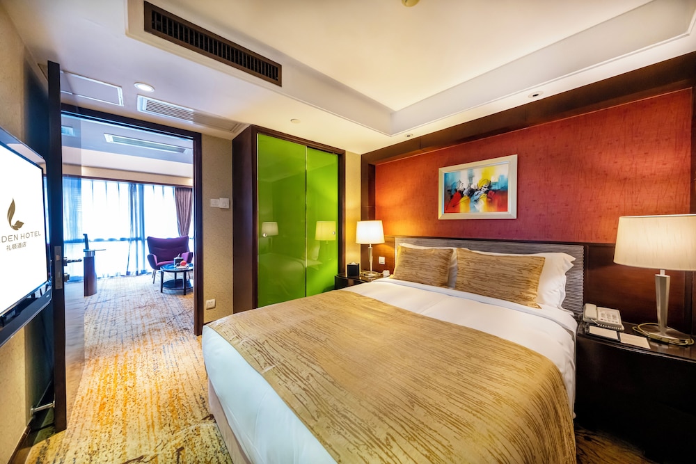 EXECUTIVE SUITE ROOM