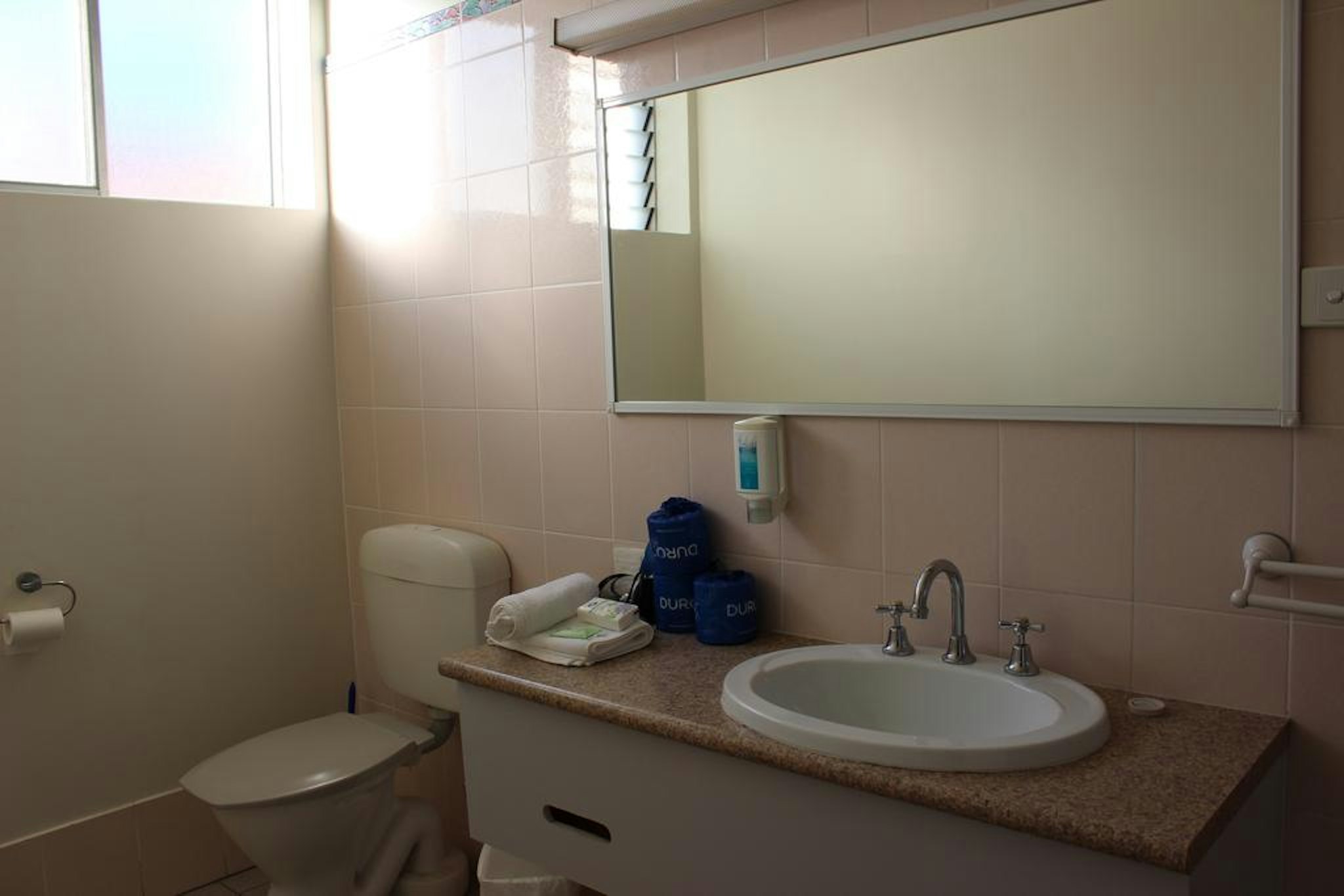 HUME INN MOTEL 14/14