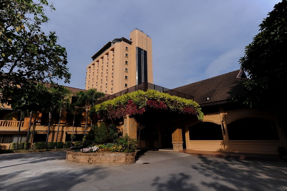 Holiday Garden Hotel And Resort 41/49