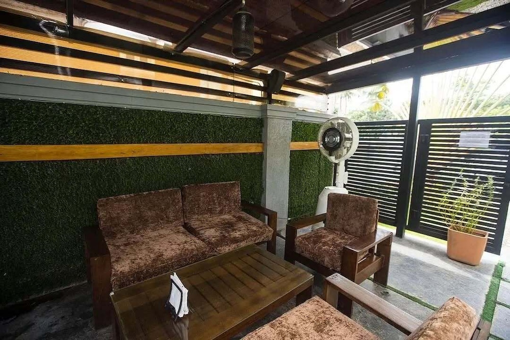 Iris Hotel 42/50