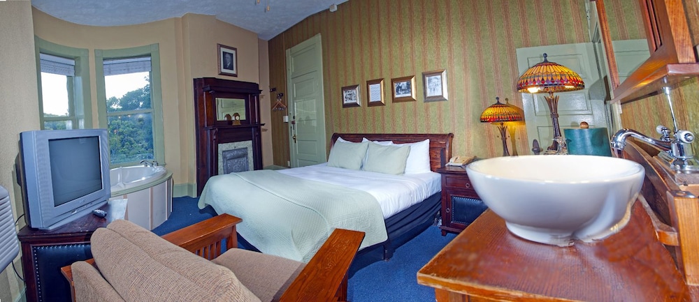 Basin Park Hotel 24/69