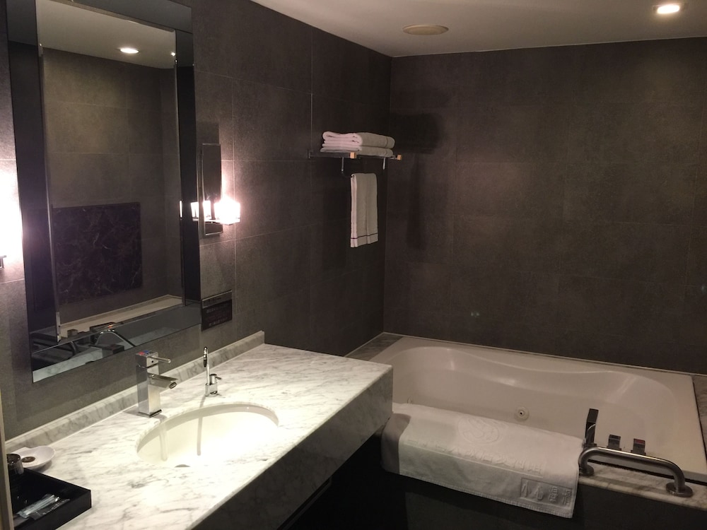 Talmud Hotel Kaohsiung Loveriver 45/50