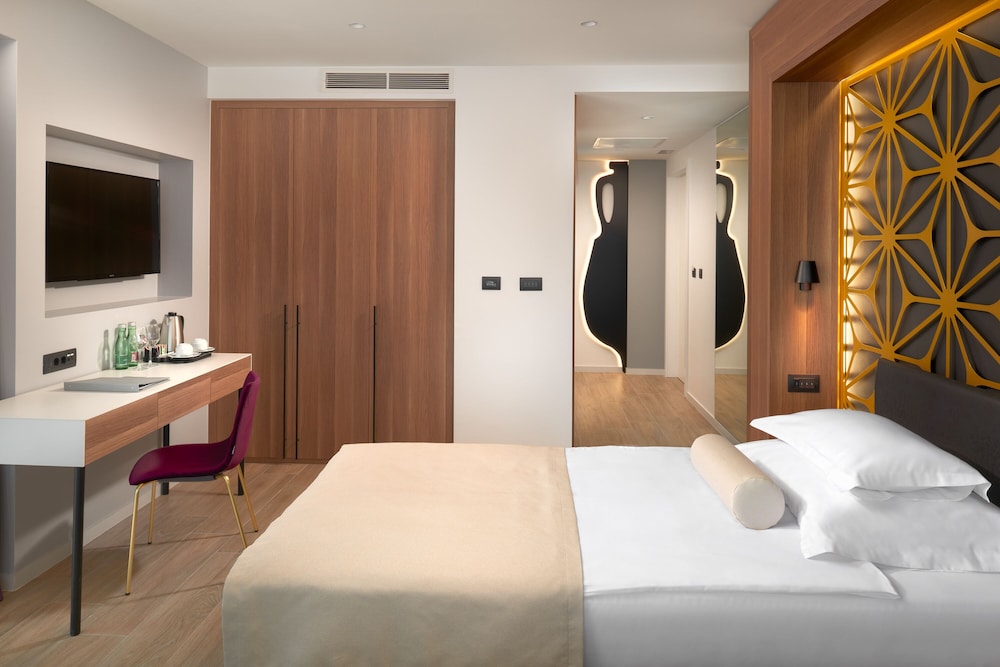 STANDARD, DOUBLE OR TWIN BED