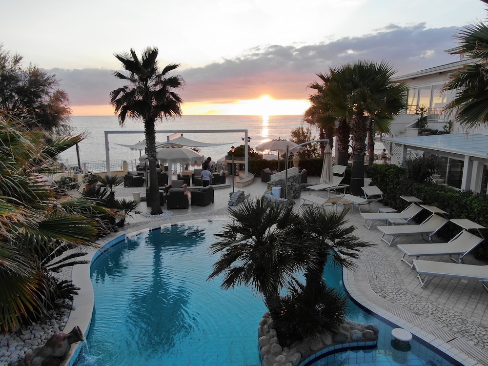 Baia Del Godano Resort & Spa 70/78
