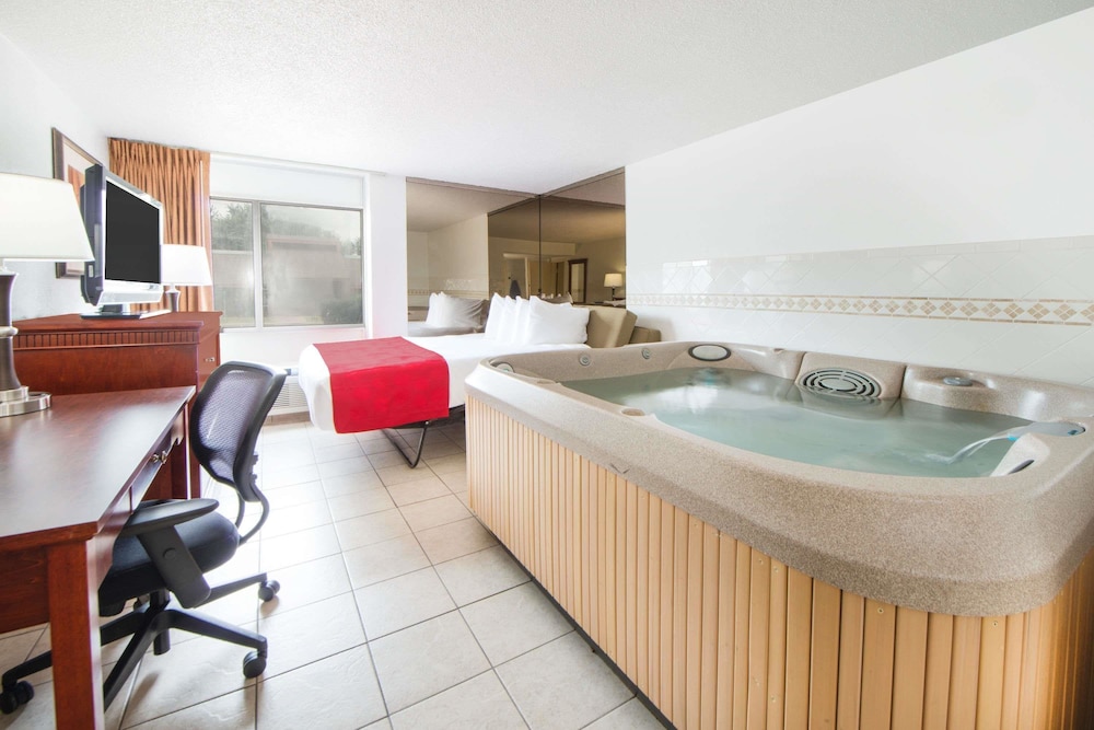 Ramada By Wyndham Enid 29/36
