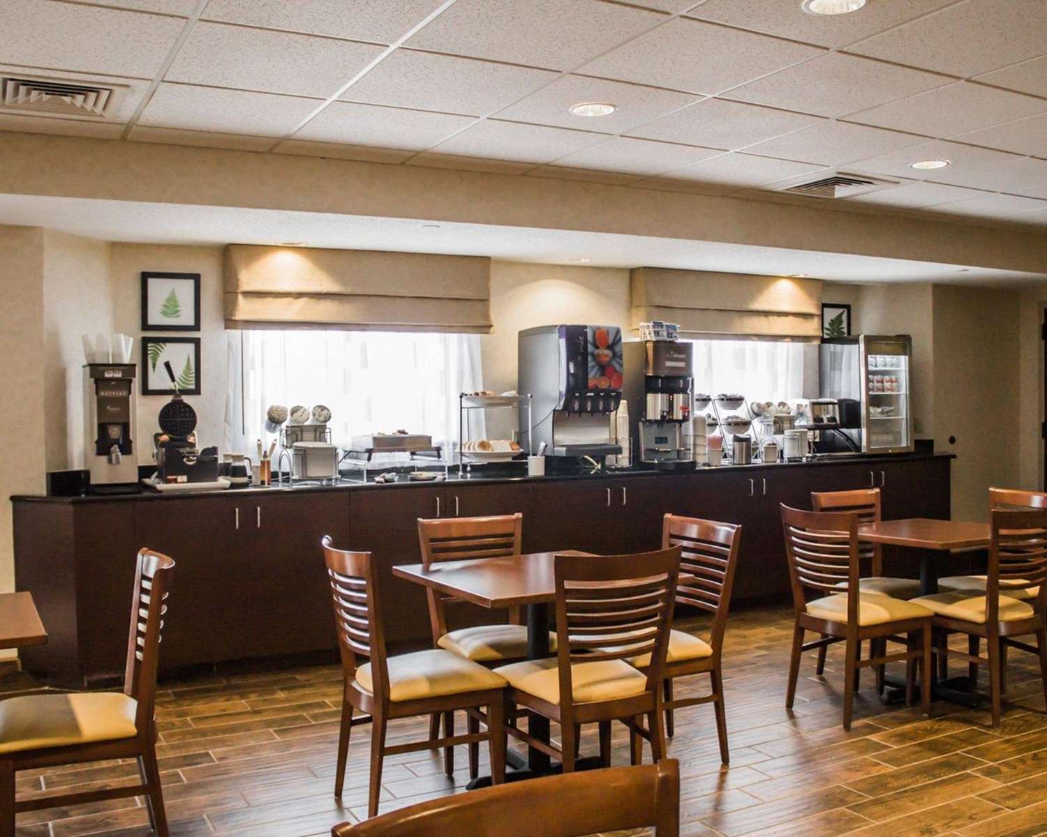 Suburban Studios Johnstown - Richland Town Center 14/15