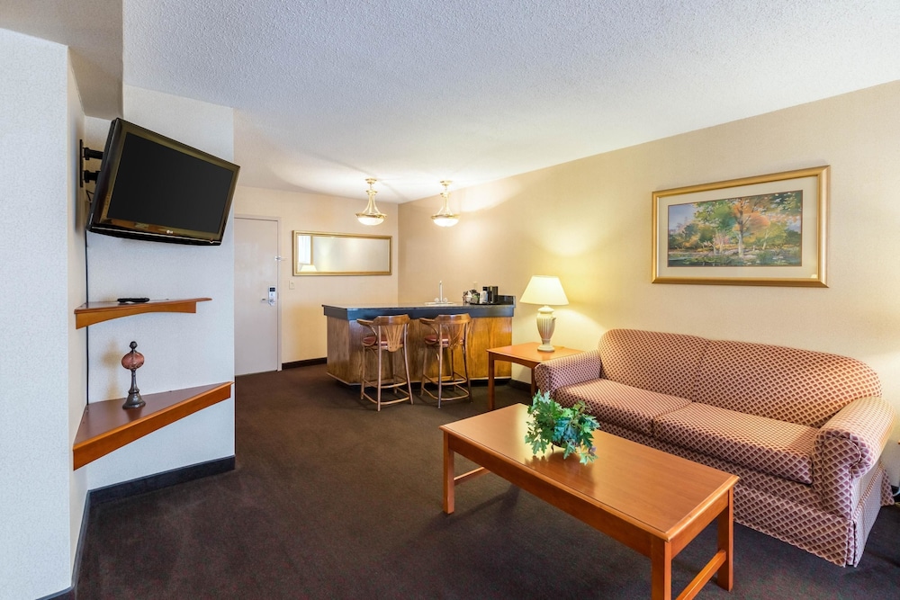 Quality Inn and Conference Center I-80 Grand Island 30/58