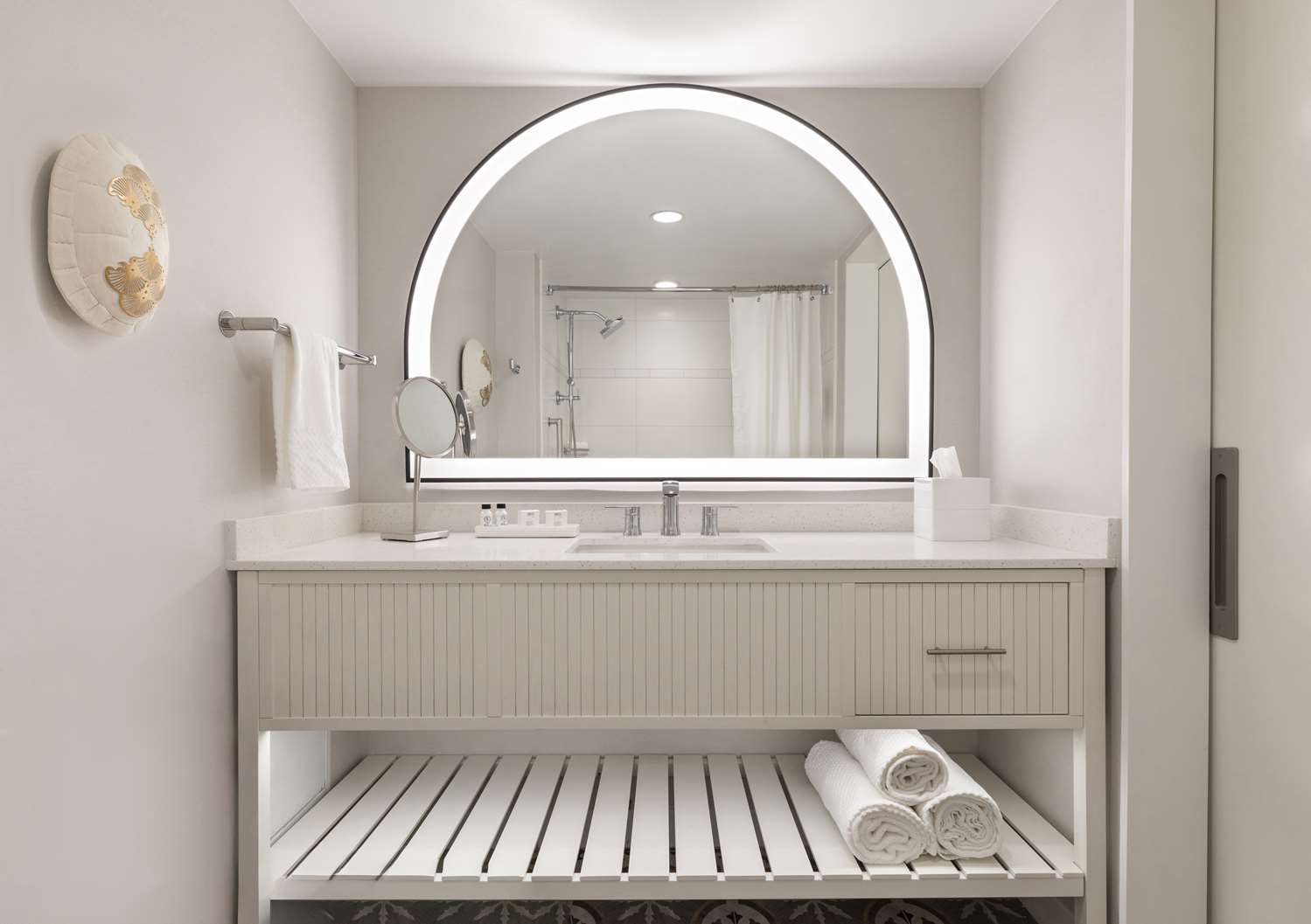 The Singer Oceanfront Resort, Curio Collection by Hilton 13/56