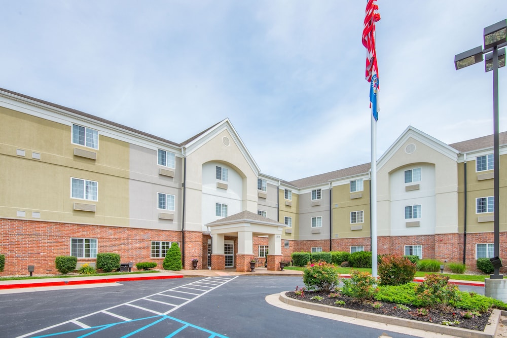 Candlewood Suites Jefferson City 7/52