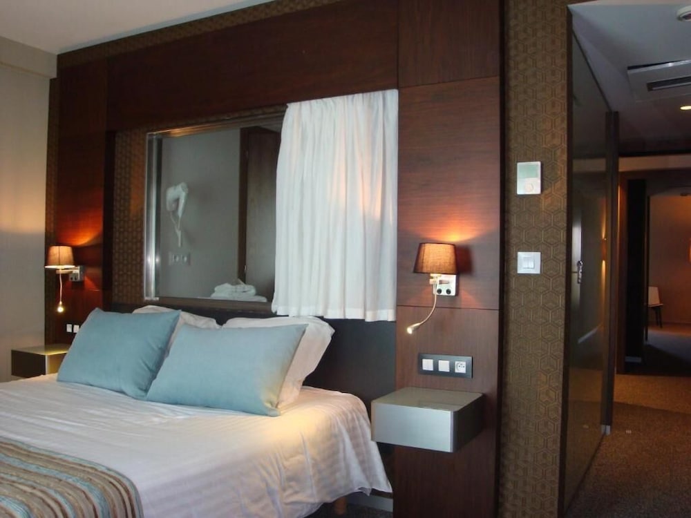 Alysson Hotel 4/38