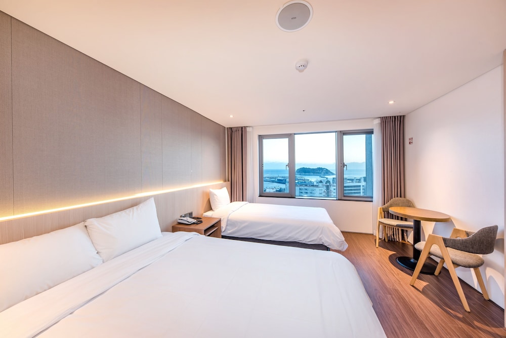 The First70 Hotel 14/50