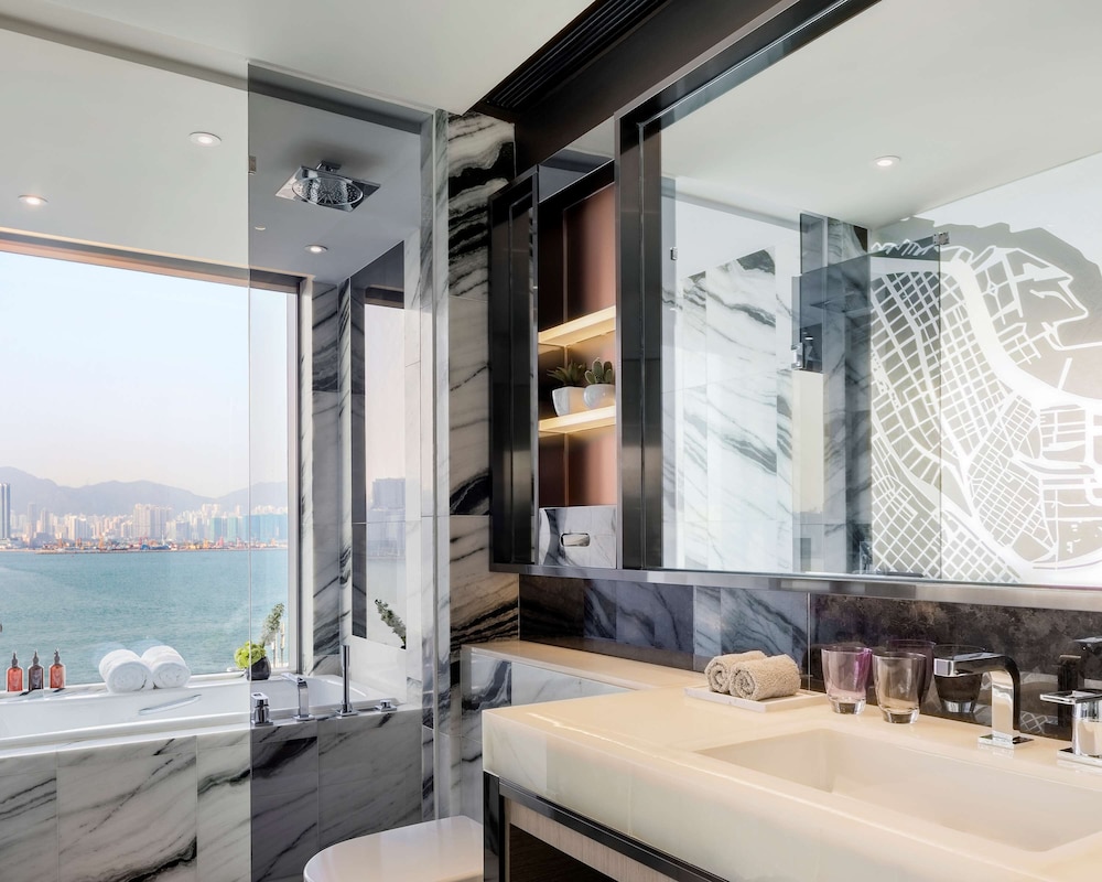 Hyatt Centric Victoria Harbour 23/70