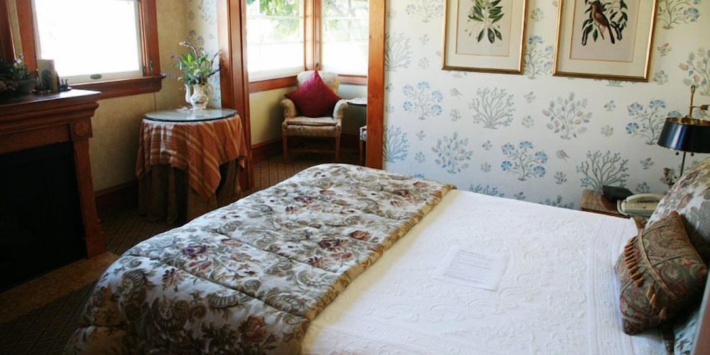 Pacific Grove Inn 32/79